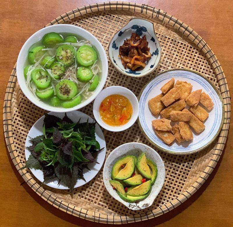 Mơ thấy ăn cơm ở nhà chùa