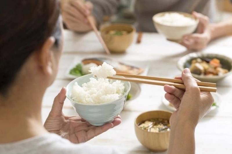 Mơ thấy ăn cơm trắng