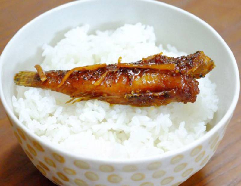 Mơ thấy ăn cơm với cá